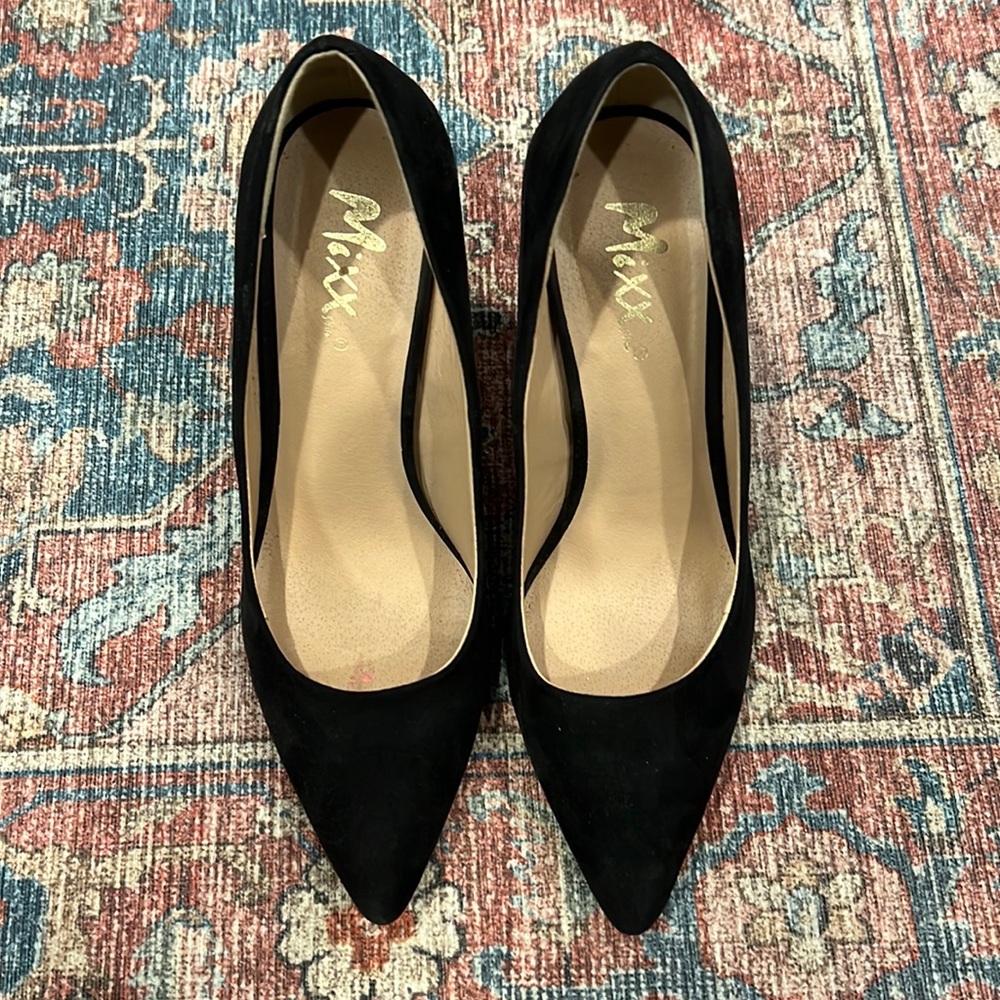 Mixx Shuz Black Pointed Heels